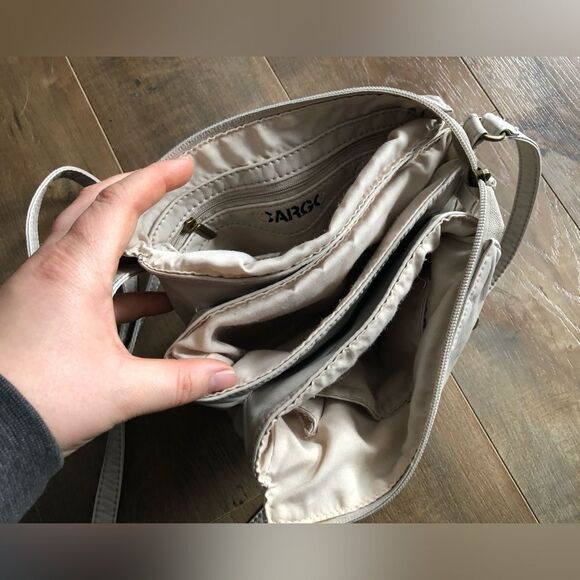 🦘 Cargo | Cream Coloured Crossbody Purse - Picture 3 of 3